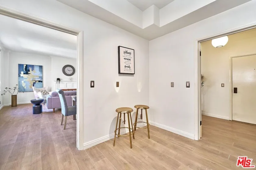 420 S Barrington Avenue #102 photo 5