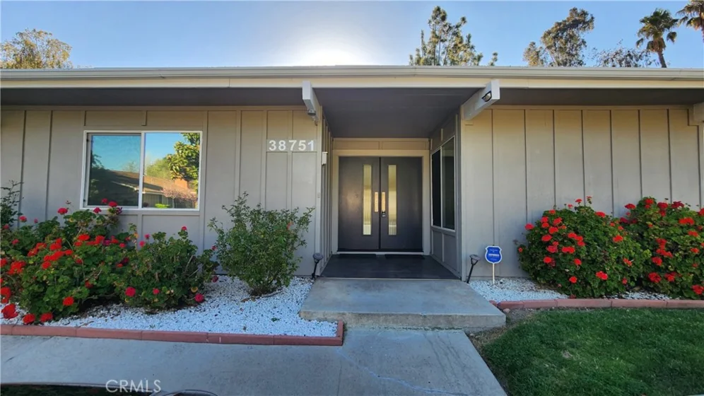 38751 Via Las Flores photo 1