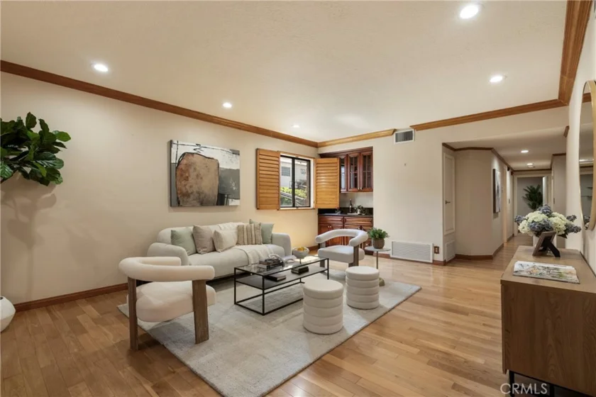 4444 Wilshire #102 photo 3