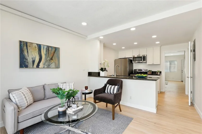 648 W Main #D photo 8