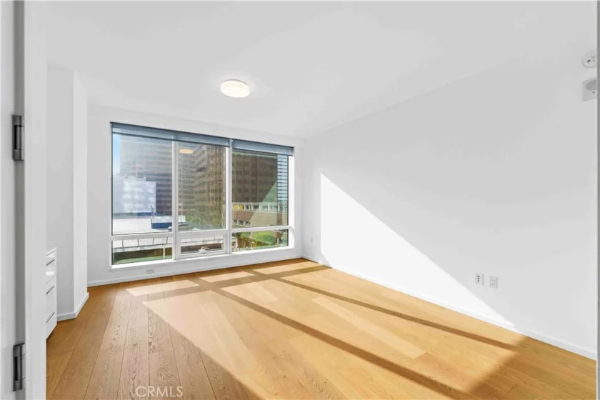 877 Francisco #517 photo 5