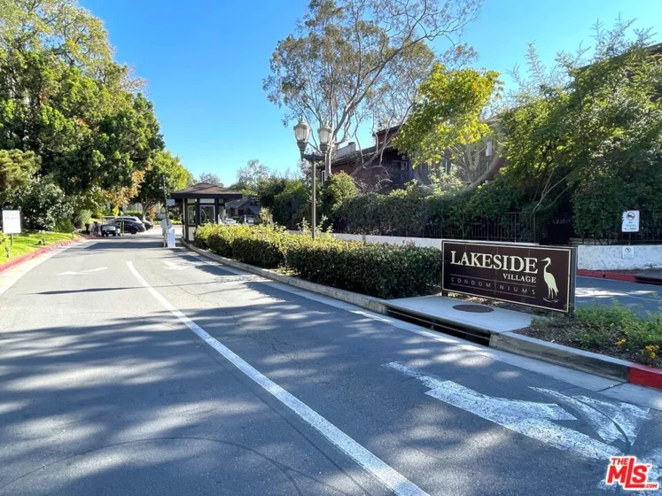 11201 Summertime Lane photo 1
