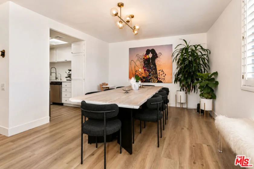 2385 Roscomare Road #D17 photo 13
