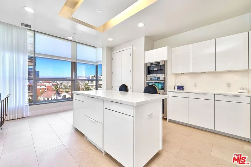10776 Wilshire Boulevard #603 photo 20
