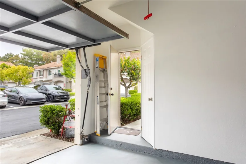 210 California Court photo 43