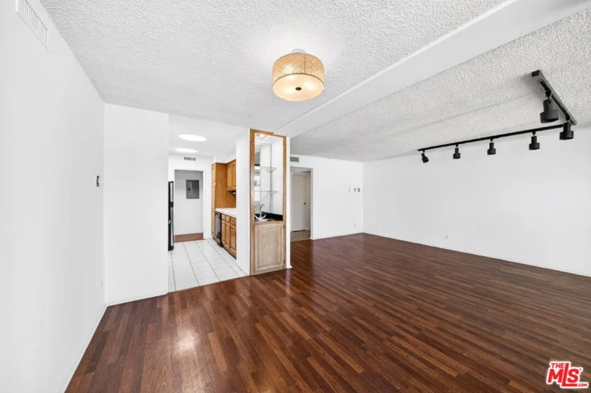 540 Kelton Avenue #402 photo 8