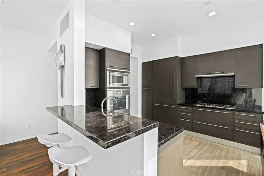 900 W Olympic #31J photo 9
