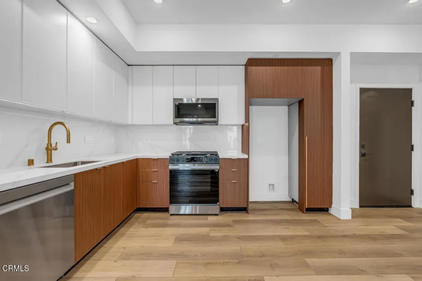 139 S Oak Knoll Avenue #103 photo 7
