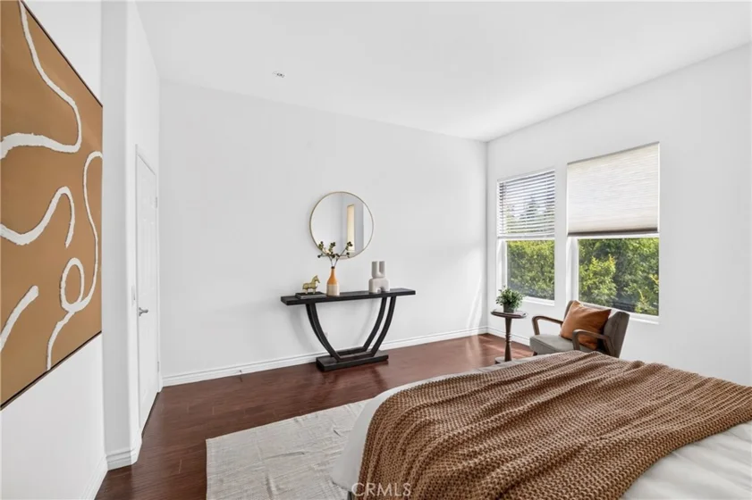 2256 Clark photo 32