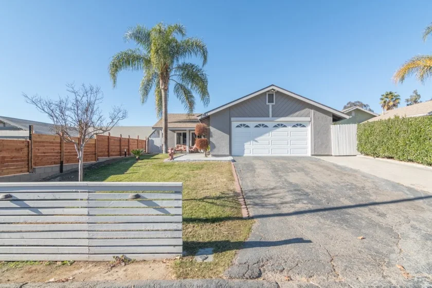 41867 5th Street photo 1