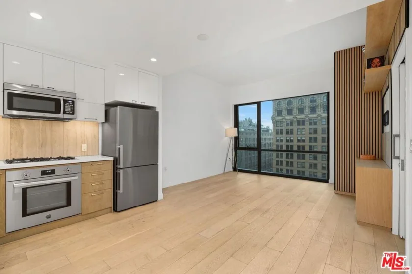 400 S Broadway #1021 photo 23