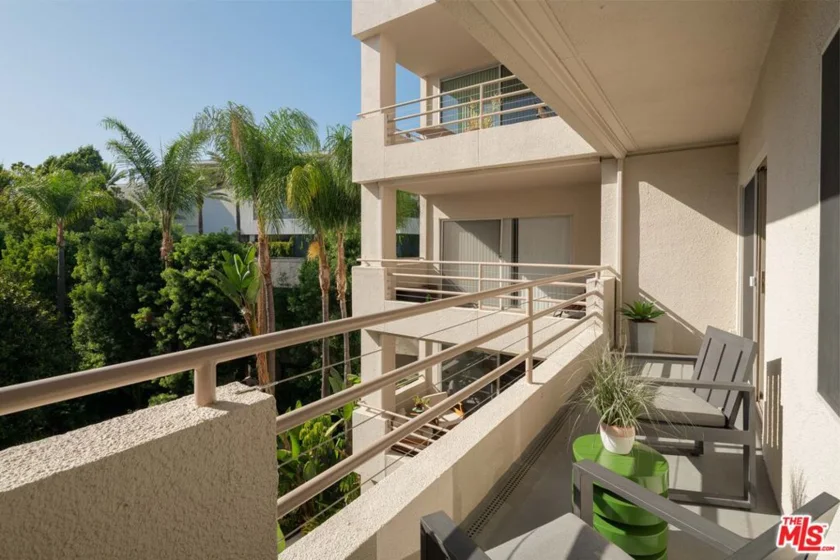 1131 Alta Loma Road #428 photo 3
