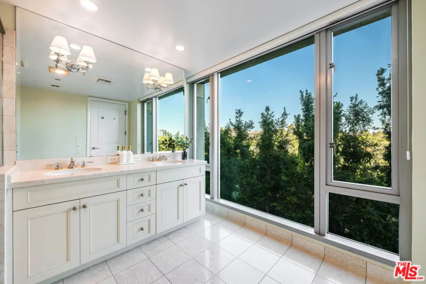 10727 Wilshire Boulevard #502 photo 25