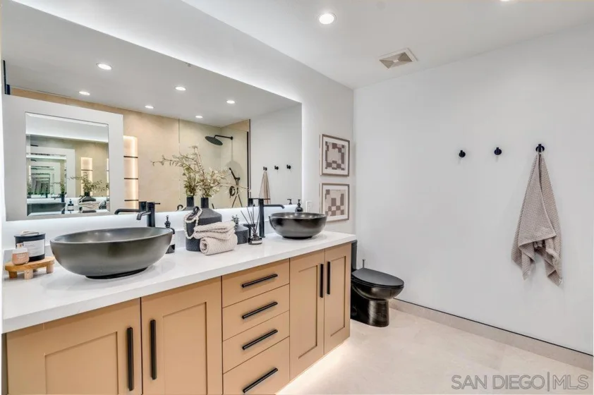 700 W E Street #2404 photo 21
