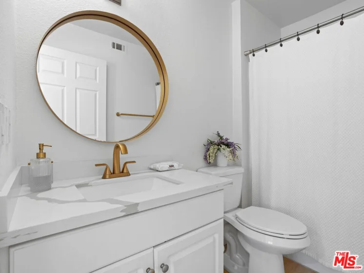 21520 Burbank Boulevard #112 photo 7