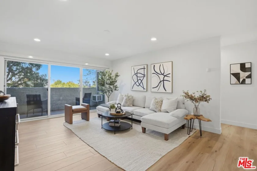 8400 De Longpre Avenue #209 photo 1