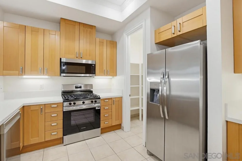 2078 San Diego photo 36