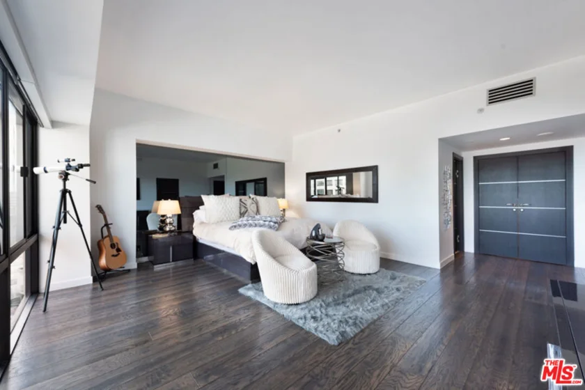 10445 Wilshire Boulevard #1905 photo 2