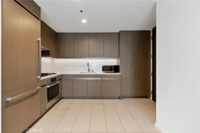 889 Francisco Street #1210 photo 5