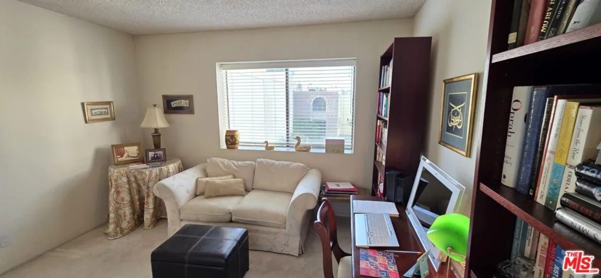 17707 Magnolia Boulevard photo 19