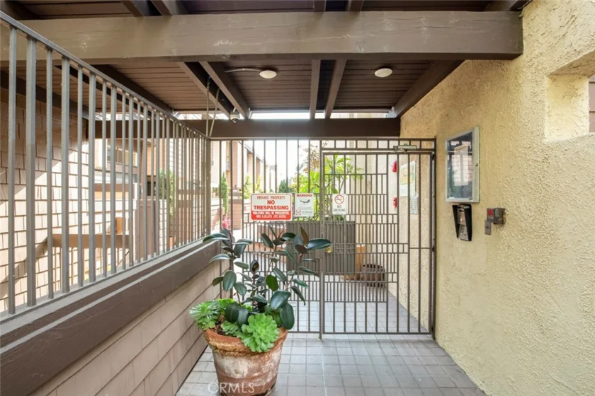 1349 N Columbus #16 photo 3