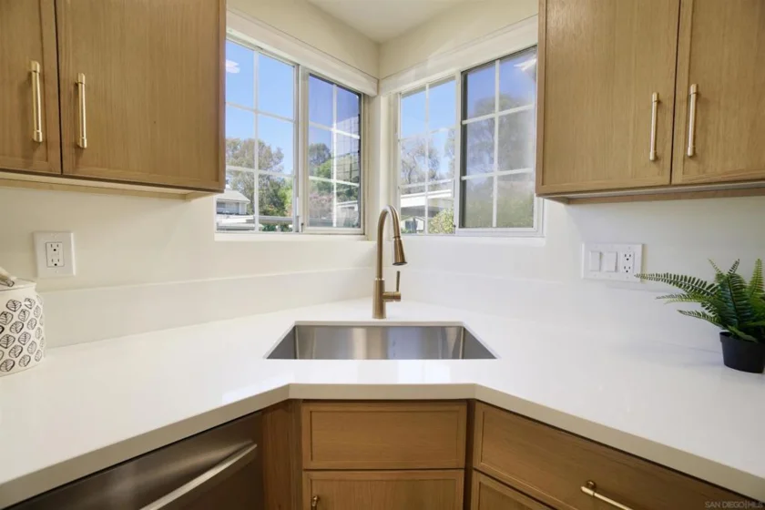 2877 Sanford Lane photo 11