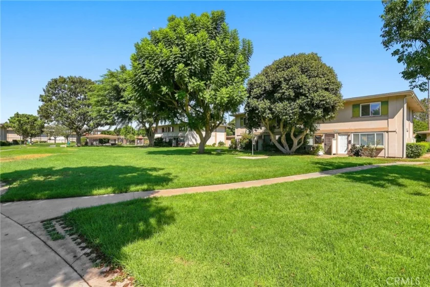 648 W Main #D photo 32