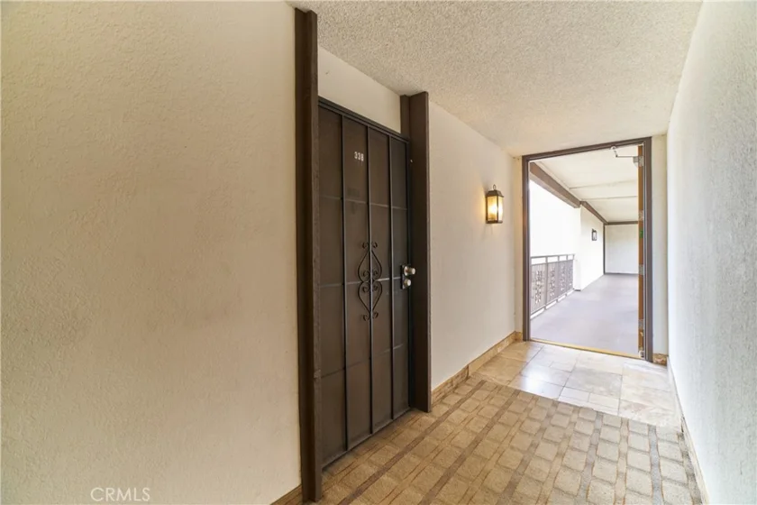 525 S Ardmore #338 photo 2