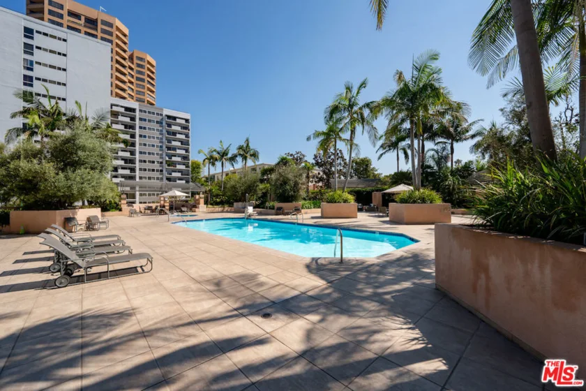 10490 Wilshire Boulevard #1402 photo 29