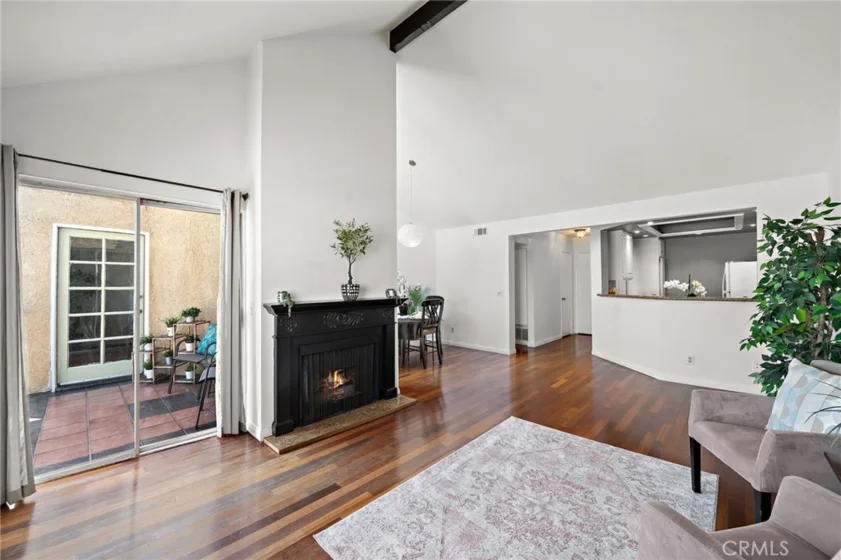 1100 Newport Avenue #404 photo 3