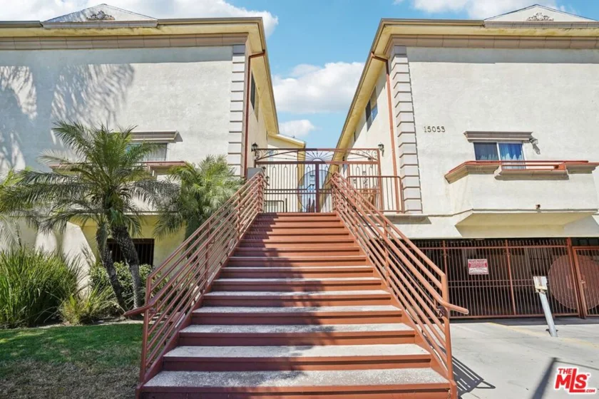15053 Victory Boulevard #11 photo 1