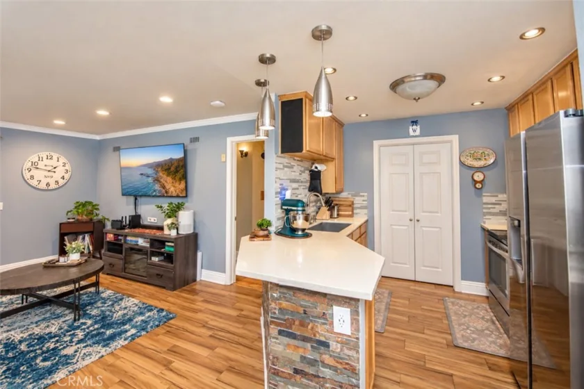 2375 Del Mar Way #101 photo 9
