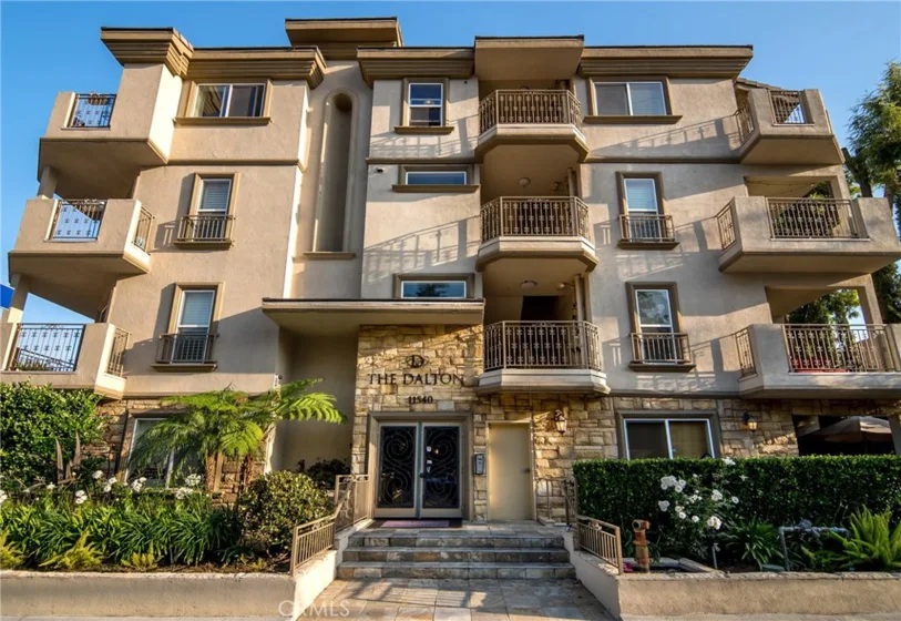 11540 Moorpark Street #104 photo 1