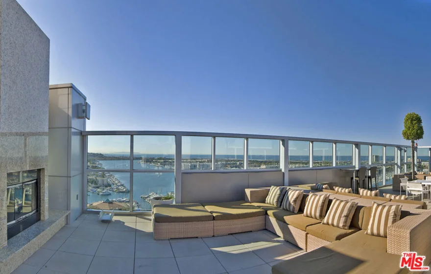 13700 Marina Pointe Drive #1526 photo 38