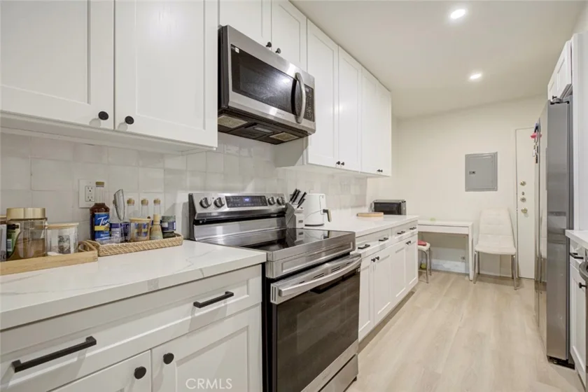 5411 Tyrone Avenue #203 photo 12