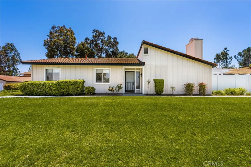 1078 Border Avenue photo 1