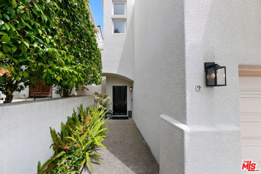 6435 Zumirez Drive #9 photo 3