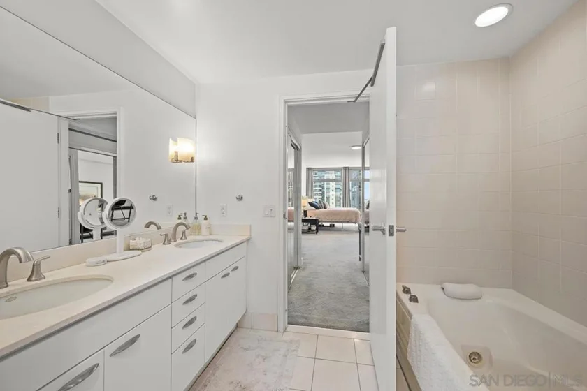 645 Front Street #1807 photo 22