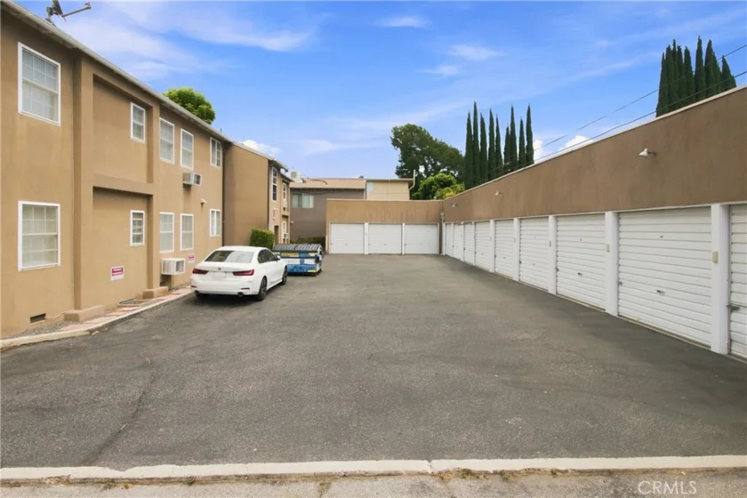 15034 Dickens Street #4 photo 29