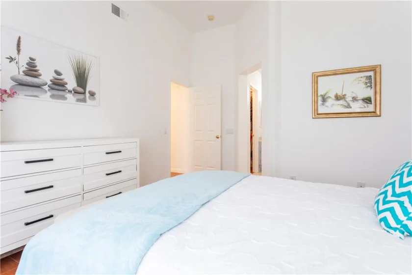 210 California Court photo 9