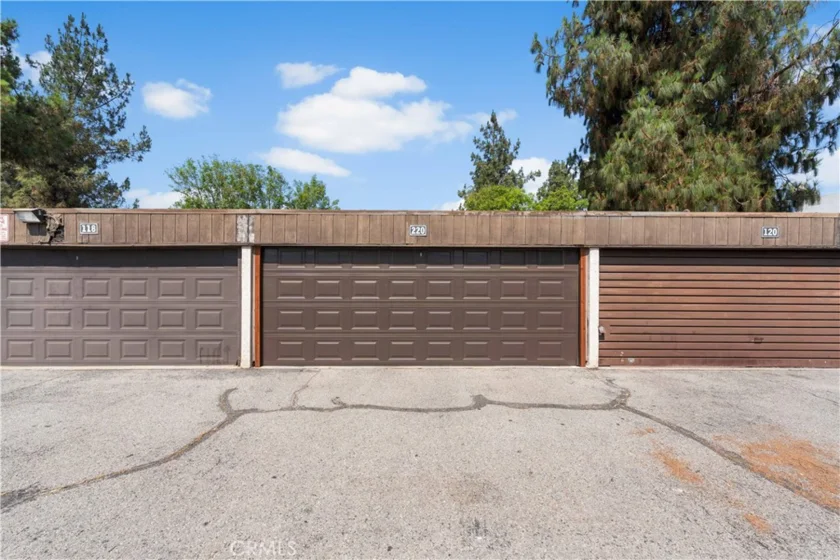 9600 Van Nuys #220 photo 1