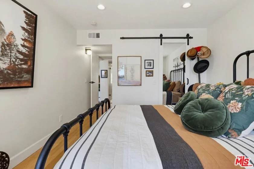 1140 E Ocean Boulevard #220 photo 33