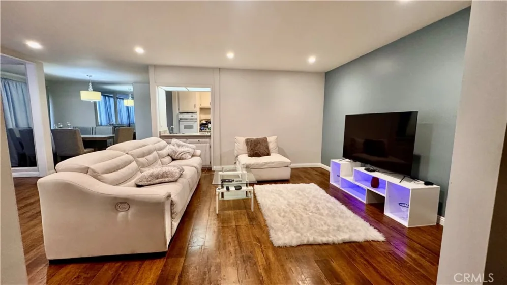 5339 Newcastle Avenue #109 photo 1