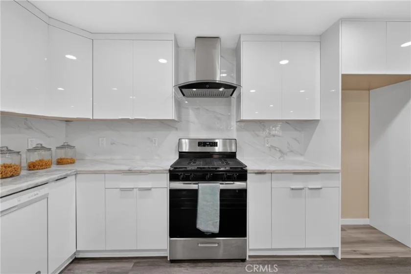 13930 Parkway photo 18