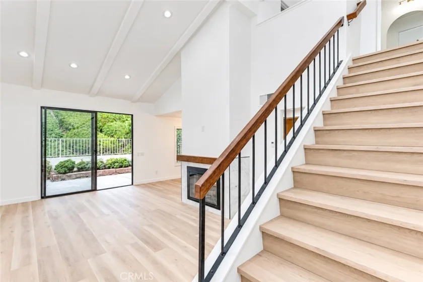 933 Creekside photo 7