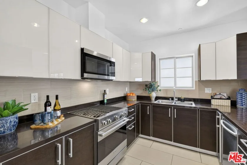 125 S Sweetzer Avenue #PH2A photo 4