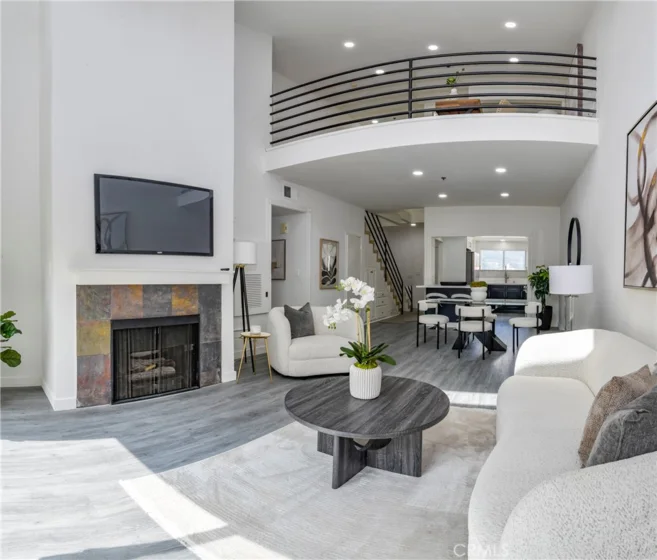 2915 Montrose Avenue #525 photo 1