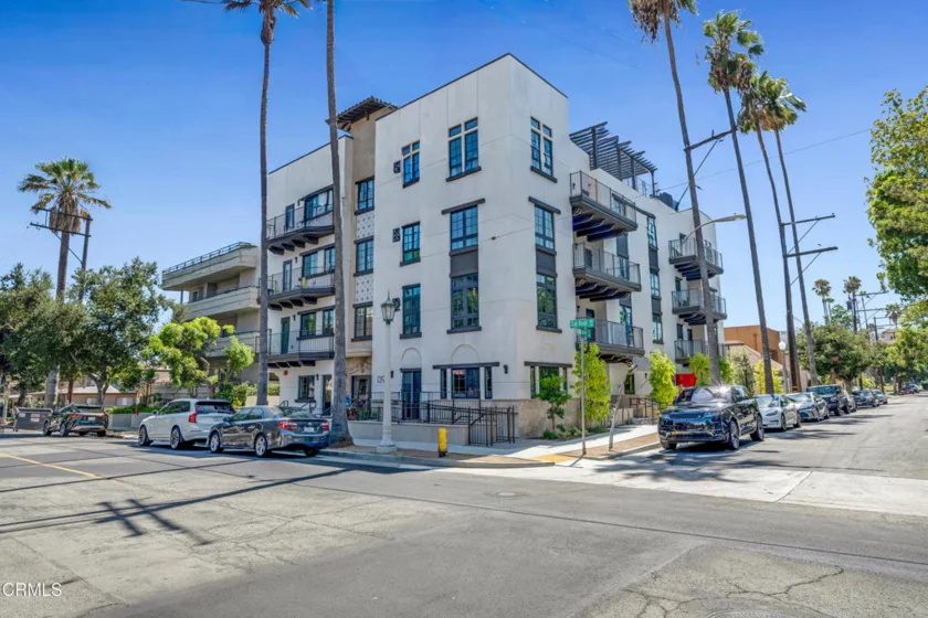139 S Oak Knoll Avenue #303 photo 2
