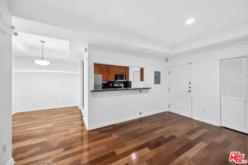 956 S Wilton Place #201 photo 21