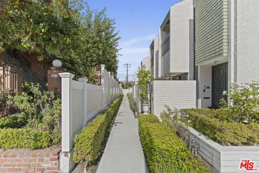 9501 W Olympic Boulevard photo 28